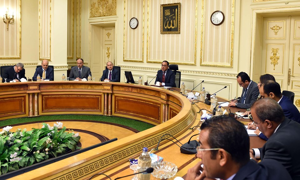 “مدبولي”: نعتزم طرح برنامج لدعم تحويل الميكروباصات للعمل بالغاز الطبيعي