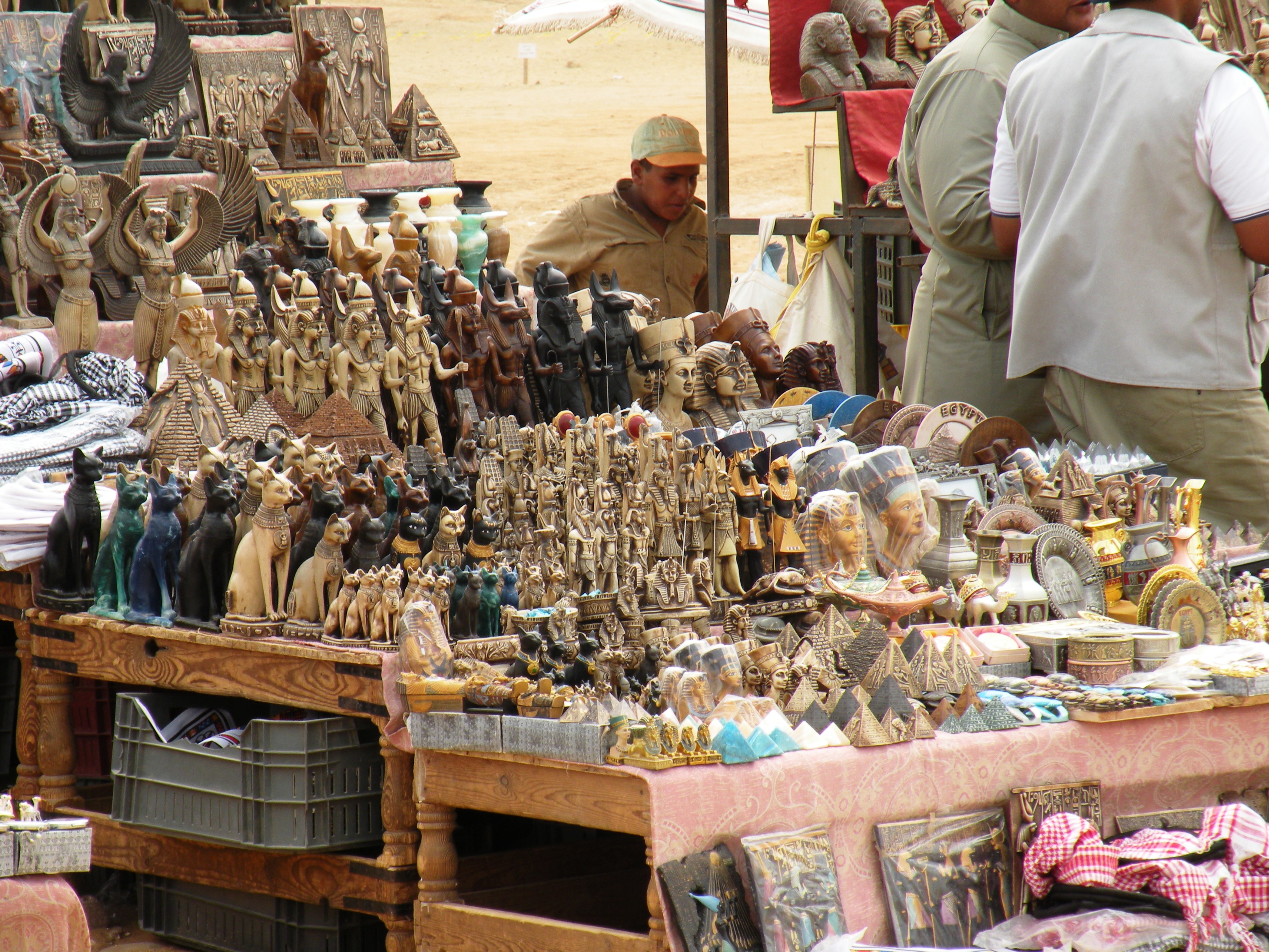 150 جنيهاً تراجعاً فى أسعار الأعلاف تأثراً بانخفاض الخامات