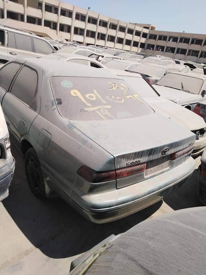 “الجمارك” تبيع لاندكروزر وهامر وبورش بمزاد الأربعاء المقبل