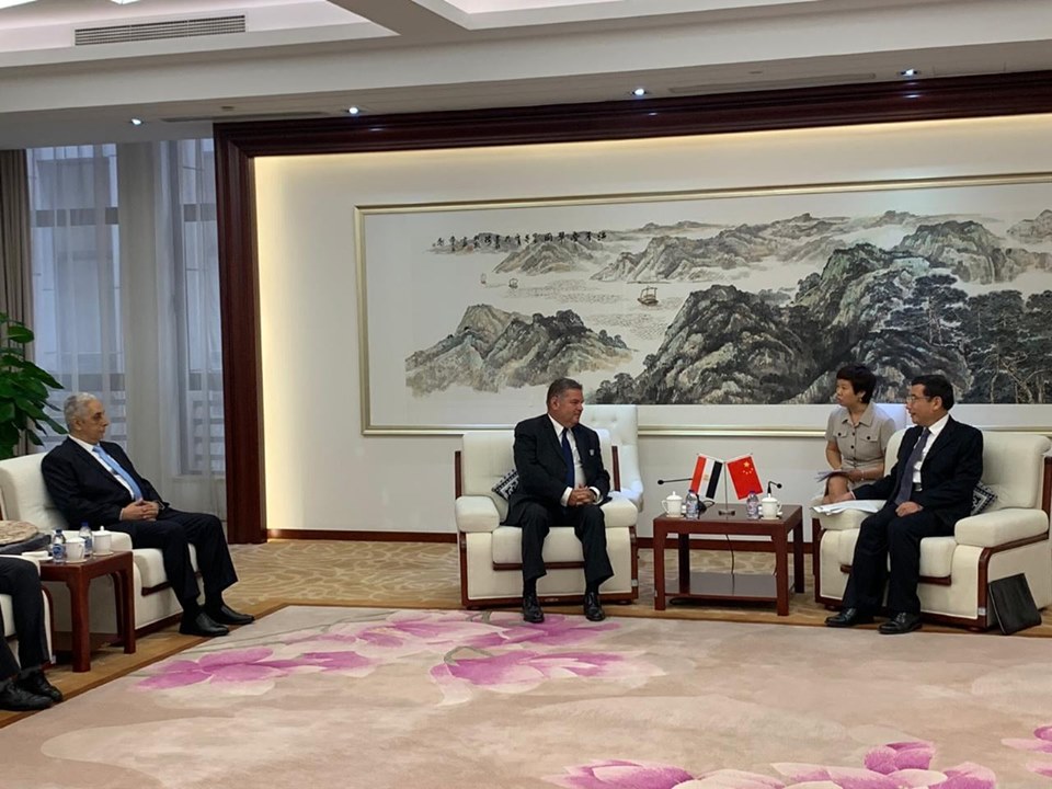 “قطاع الأعمال” تعرض على الصين المساهمة فى مشروعات ألومنيوم وأسمدة