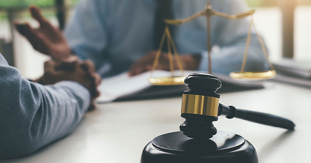 الاستشارات القانونية ؛ المحاماة