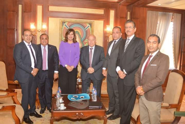 الحكومة تدرس إطلاق صندوق لجذب استثمارات المصريين بالخارج