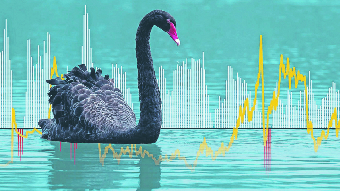 شبح «البجعة السوداء» يطارد المستثمرين بعد الهجمات السعودية وارتفاع البترول