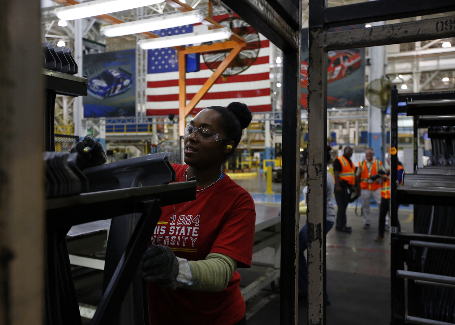 انكماش الصناعات التحويلية فى الولايات المتحدة يغذى الكآبة الاقتصادية العالمية