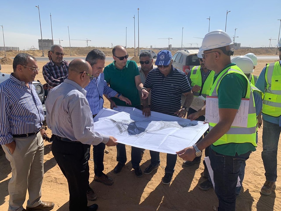 “الإسكان” تطالب شركات المقاولات بالالتزام بالجدول الزمنى لمشروعات العاصمة الإدارية