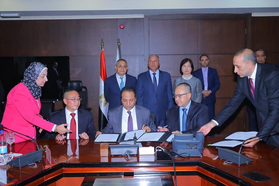 توقيع عقد القطار المكهرب