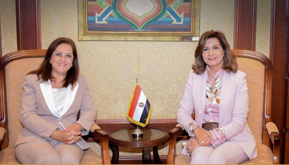 “الهجرة” و”التخطيط” تستعرضان الفرص الاستثمارية لـ “اقتصادية قناة السويس”