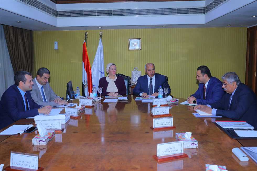 “النقل” تخطط لتحويل الموانئ البحرية إلى “خضراء” بالتعاون مع “البيئة”