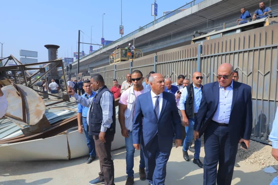 وزير النقل يتنقل إلى موقع حادث “مترو المرج”
