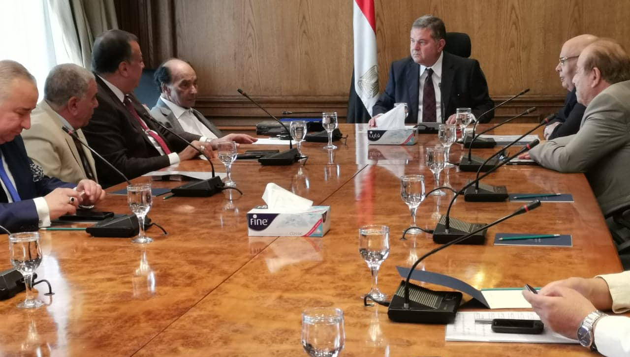 “هشام توفيق” يستعرض خلال لقاءه مع “اتحاد المستثمرين” ملامح تطوير الشركات التابعة