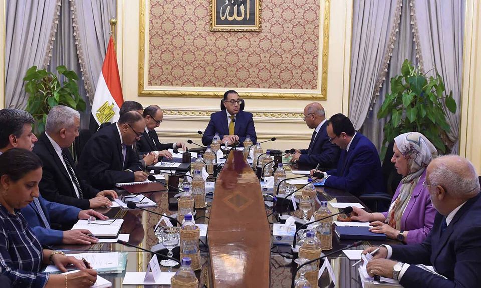 “قناة السويس” تدرس إنشاء أسطول بحرى مصرى حديث بالتعاون مع “تساكوس اليونانية”