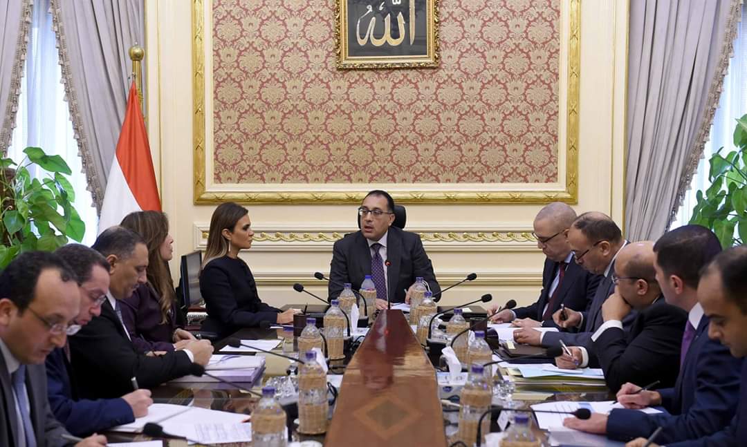 رئيس الوزراء يعقد اجتماعاً لبحث سبل حل مُشكلات مستثمرى الساحل الشمالى
