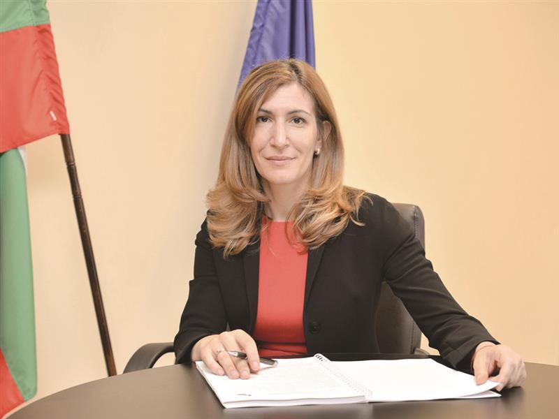 نيكولينا أنجلكوفا وزيرة السياحة البلغارية