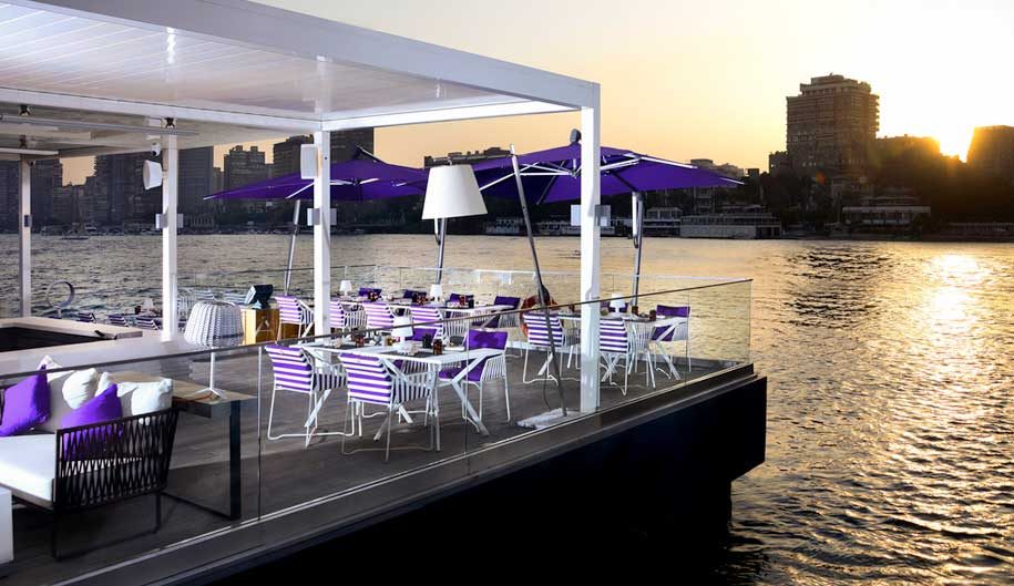 الفنادق العائمة