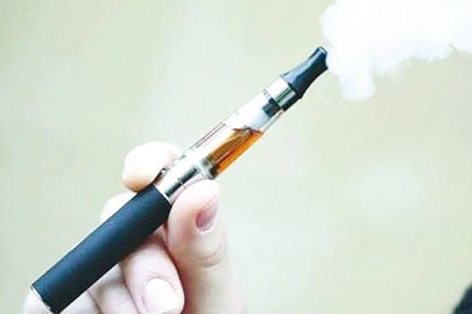 علماء: السجائر الإلكترونية أحد حلول للإقلاع عن التدخين ومطالب بتقنينها