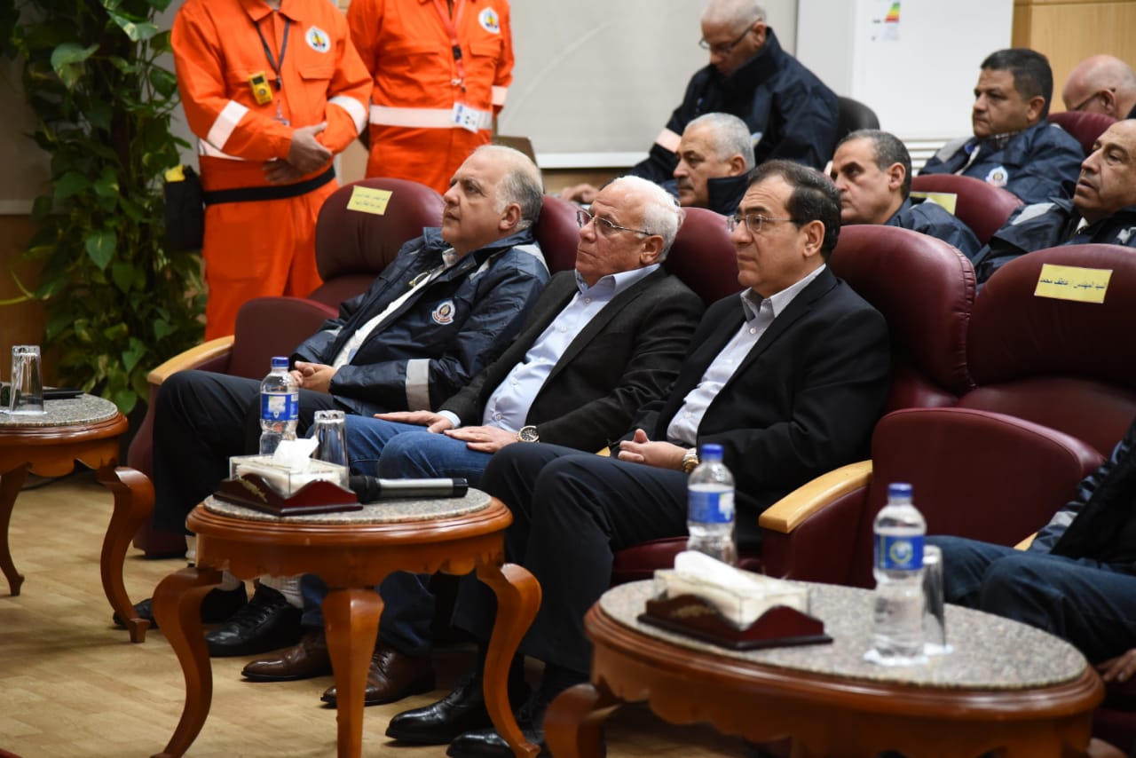 جولة تفقدية لوزير البترول ووفد برلمانى لحقل “ظهر”