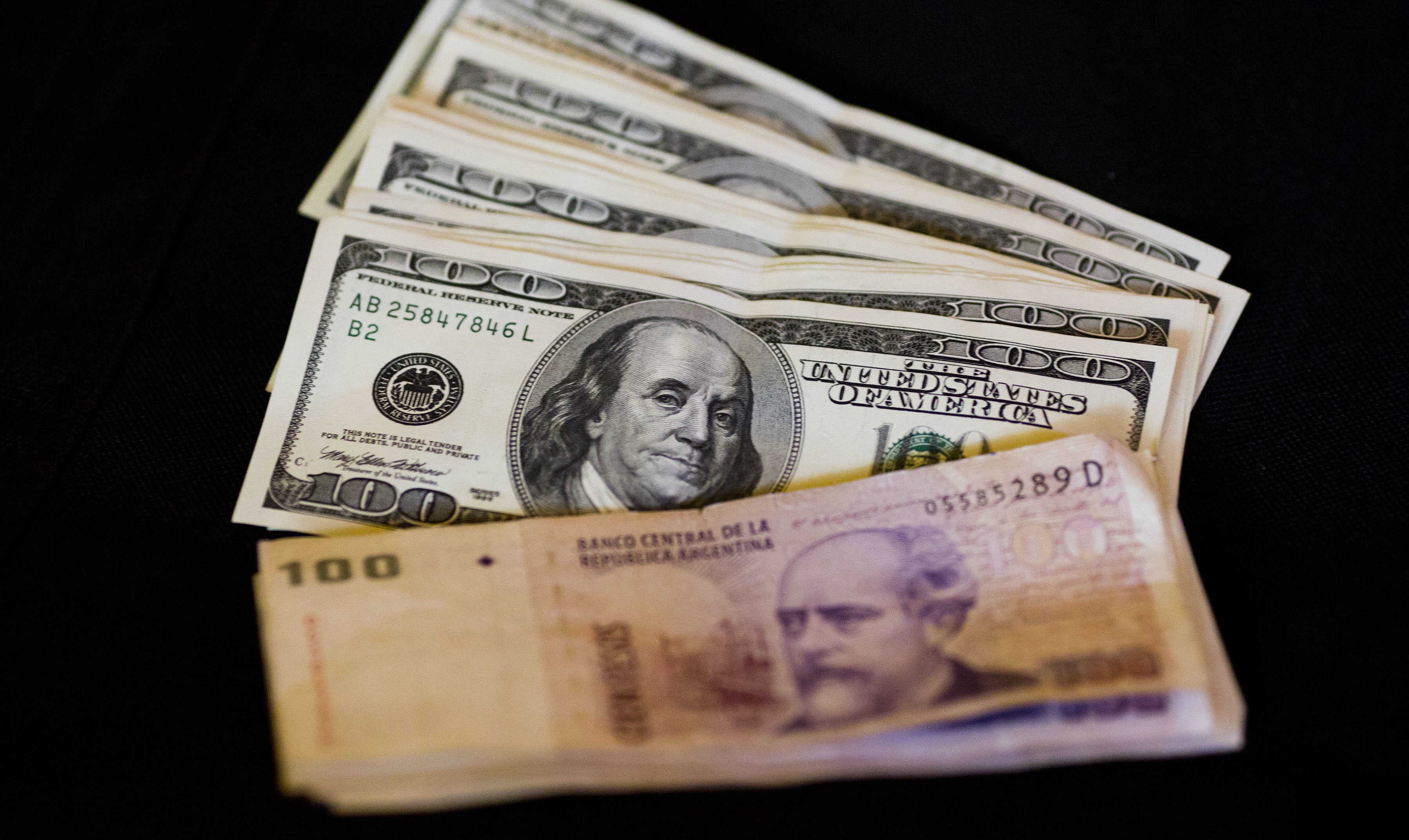 ديون الأرجنتين المقومة بالدولار
