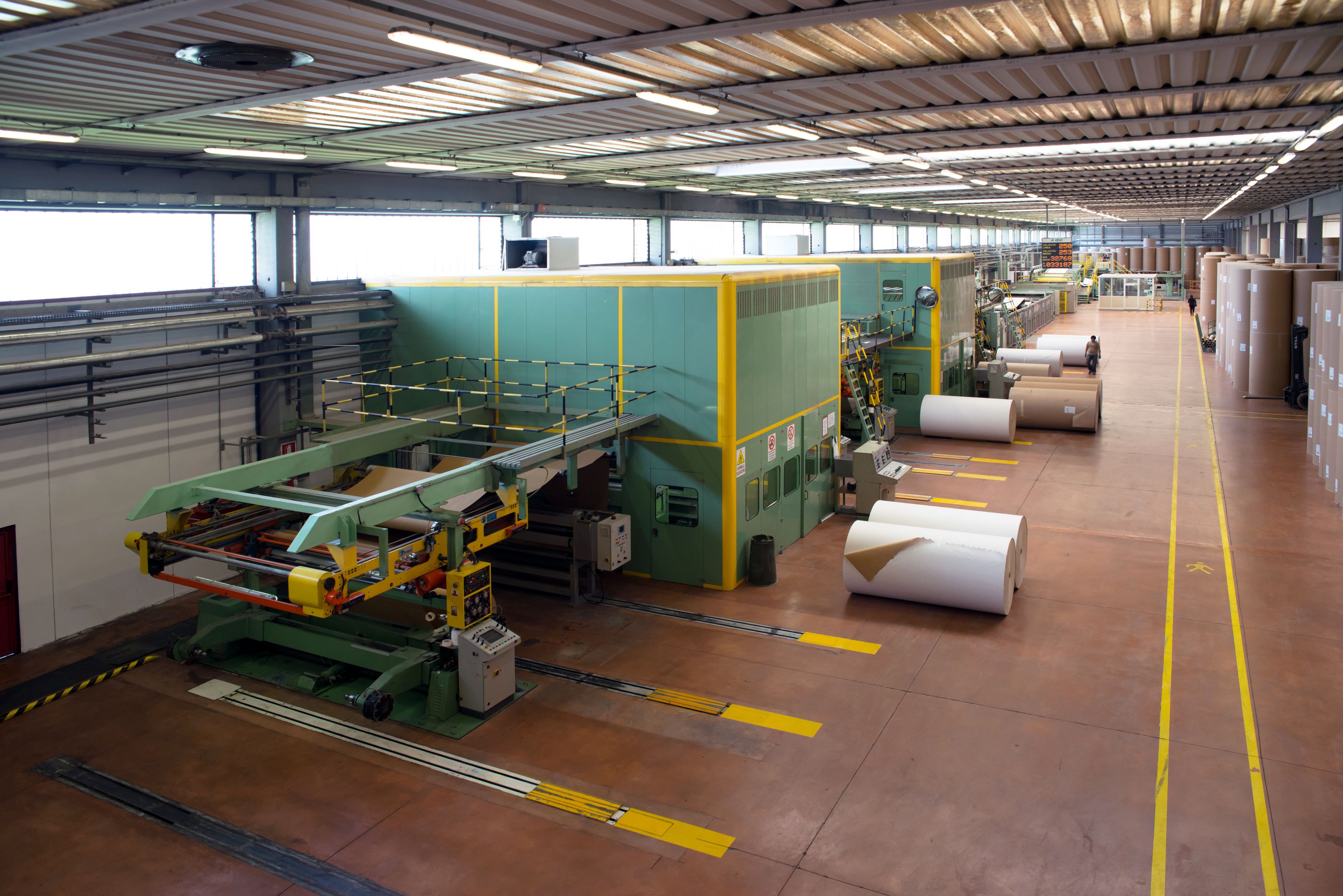 صناعة الورق ؛ الكرتون ؛ المنتجات الورقية