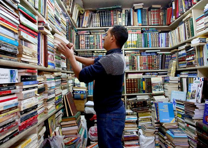 الكتب ؛ الورق ؛ المكتبات ؛ مكتبات ؛ المطبوعات ؛ الطباعة ؛ سور الأزبكية