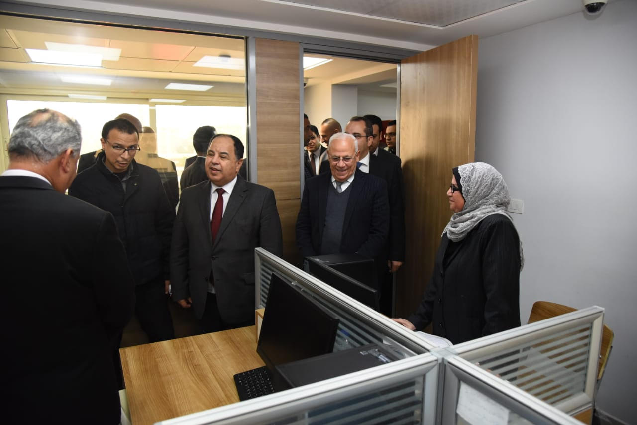 “معيط” يتفقد منظومة التحول الرقمي ببورسعيد ويوجه بتوفير الأجهزة اللازمة وتدريب العاملين