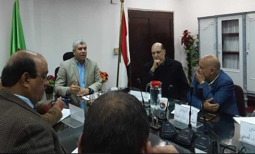 “مياه الشرب” بالمنيا تطلب حصر التعديات على خطوط المياه والصرف