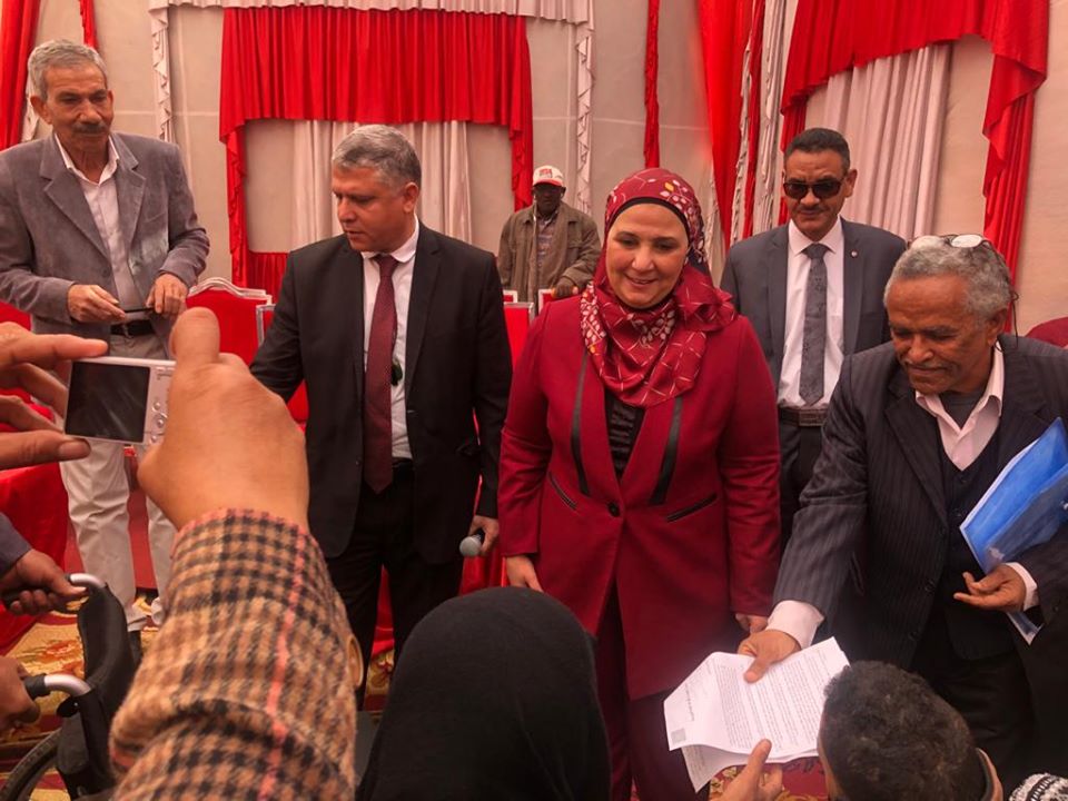 وفد البنك الدولى يحاور المستفيدين من برنامج الدعم النقدى بحضور وزيرة التضامن