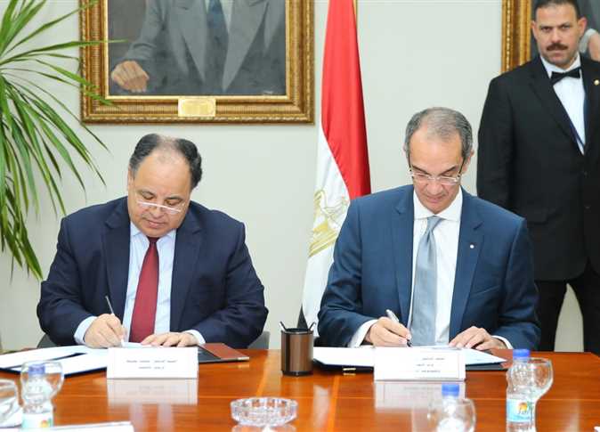 وزير الاتصالات و وزير المالية