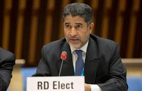 أحمد المنظري المدير الإقليمي لمنظمة الصحة العالمية