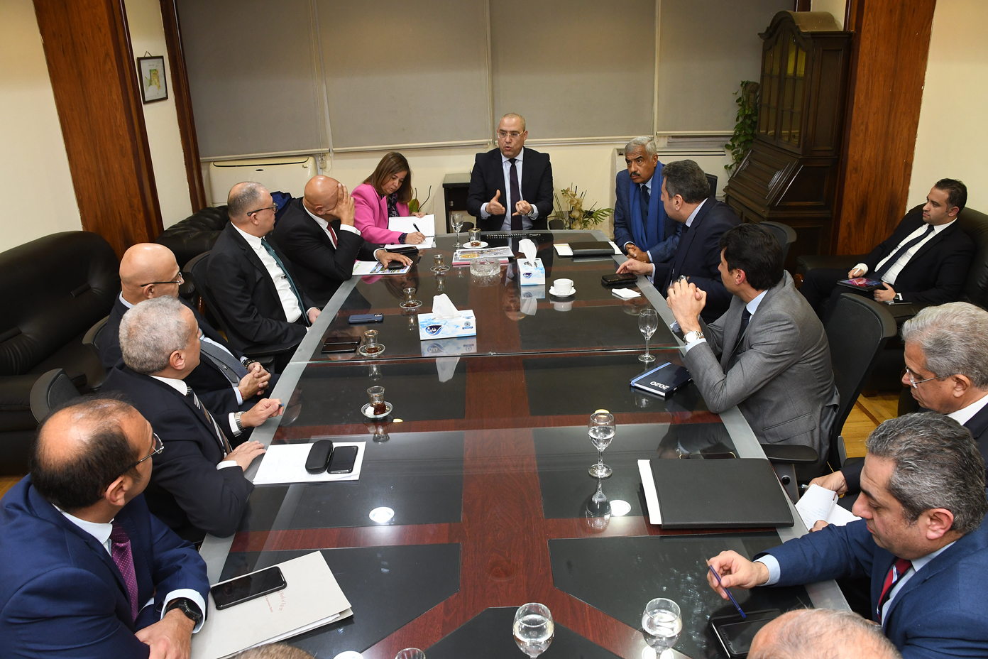 وزير الإسكان و المطورين