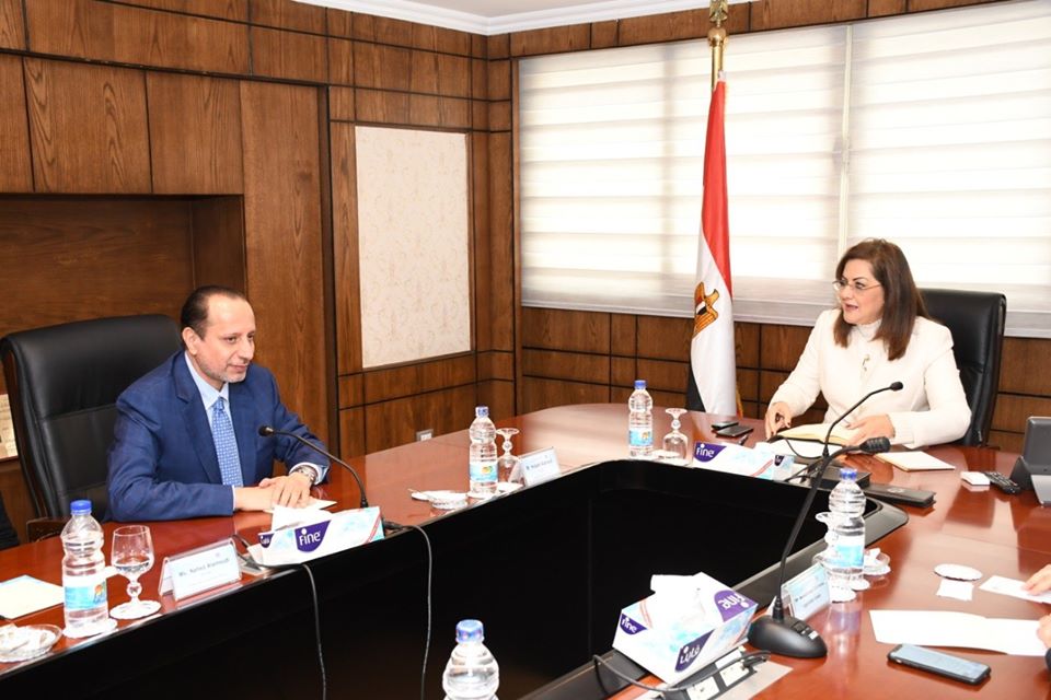 “حسين العمودى” يبحث فرصًا استثمارية فى تدوير المخلفات الصلبة بمصر