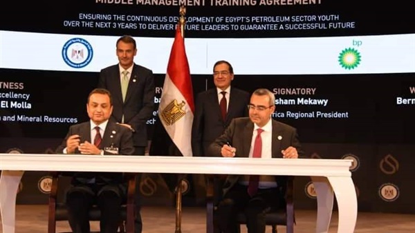 تعاون “القابضة للبتروكيماويات” و”بكتل” فى تنفيذ “مجمع التكرير” باقتصادية قناة السويس