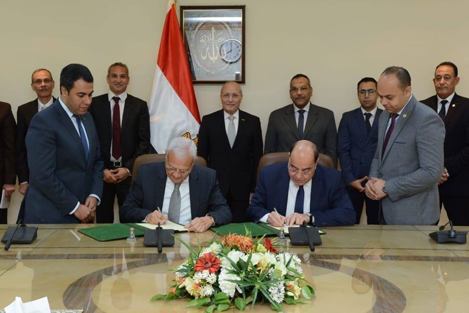 البريد والإنتاج الحربي يوقعان مذكرة تفاهم لإنشاء مصنع لتجديد إطارات الشاحنات والمعدات الثقيلة