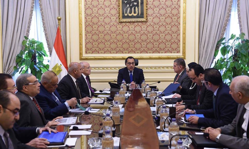 الحكومة تعد استراتيجية توطين صناعة السيارات وتعرضها على الرئيس