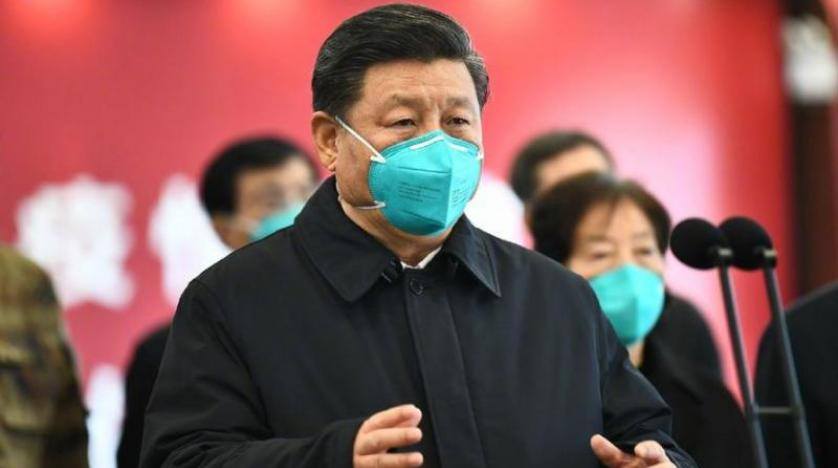 شي يزور سكان المجتمعات والعاملين بالخط الأمامي في ووهان