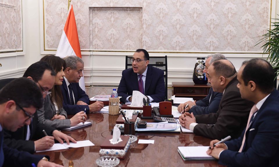 الدكتور مصطفى مدبولى رئيس مجلس الوزراء خلال اجتماعه مع وزير التموين على المصيلحى