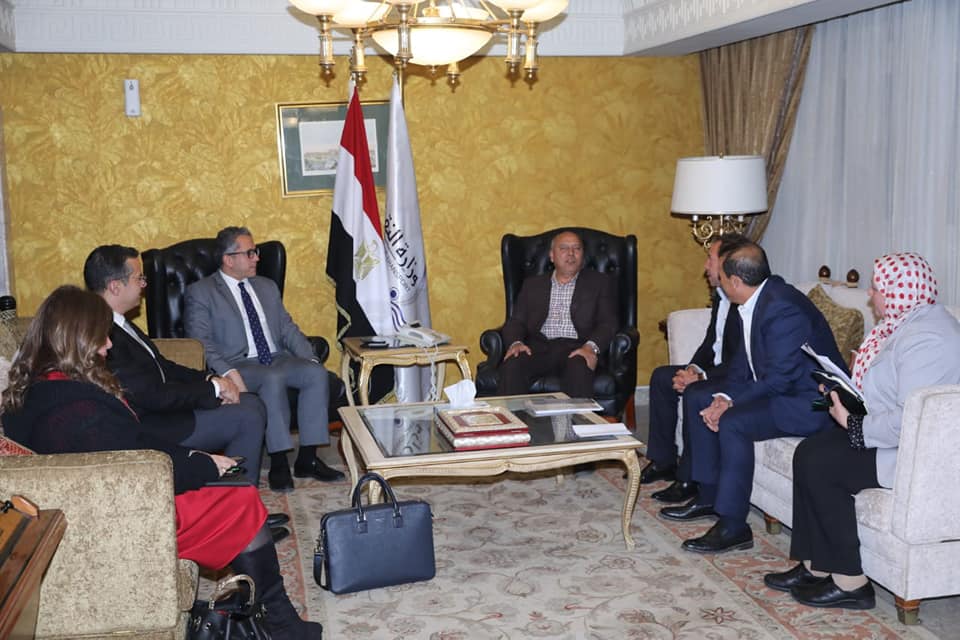 وزيرا النقل والسياحة والآثار يدرسان تشغيل قطارات نوم بين الأقصر والغردقة 