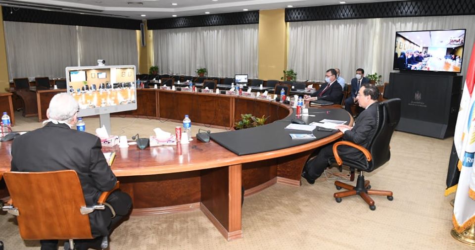 وزير البترول يطالب بتعظيم نشاط تموين السفن والطائرات لزيادة الإيرادات الدولارية