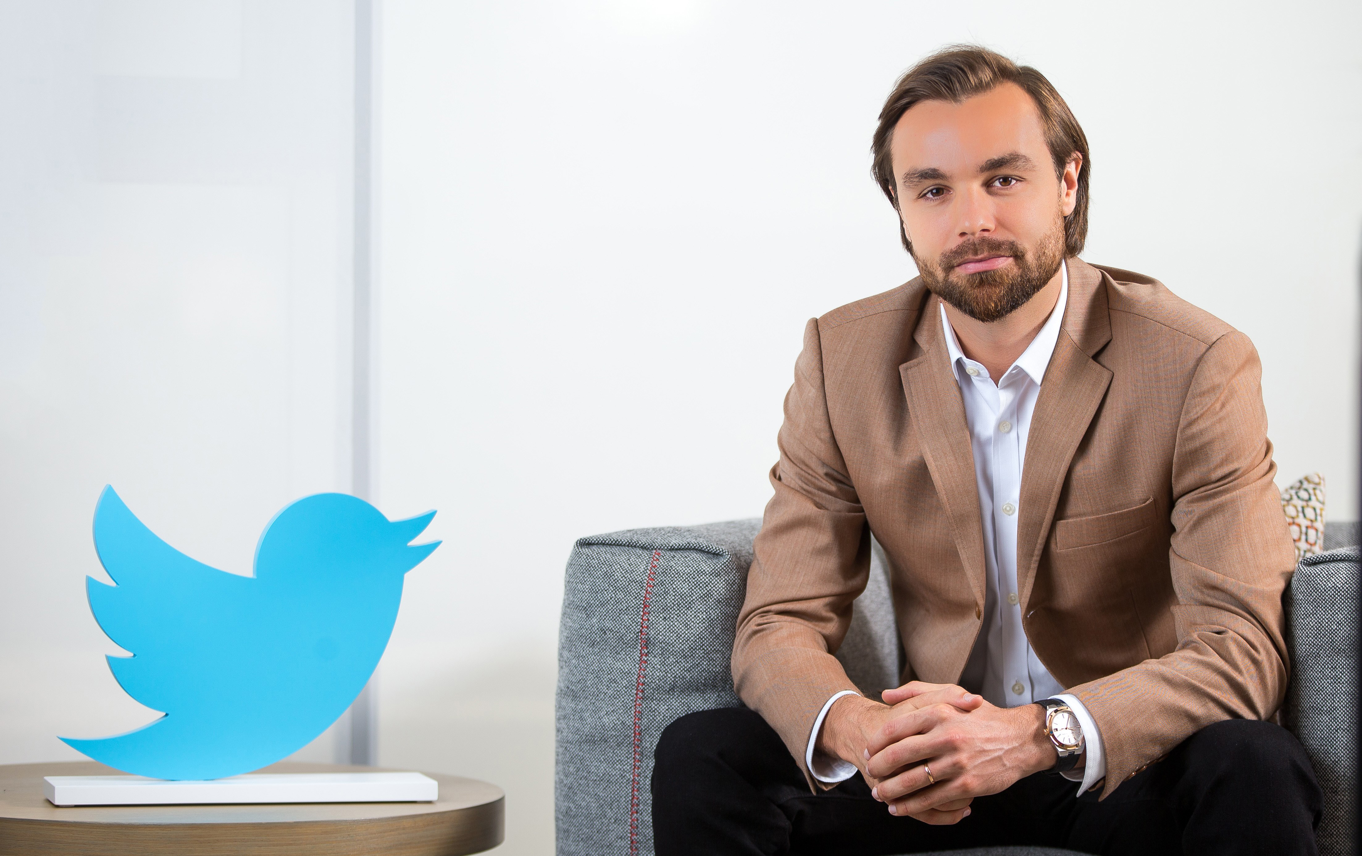 بنجامين أمبين ؛ تويتر