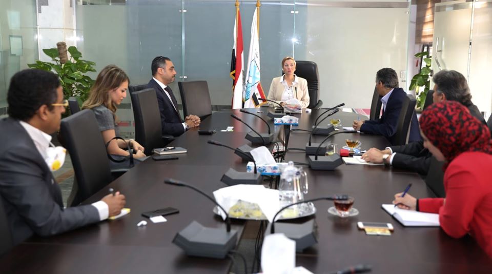 “البيئة” تتعاون مع “فودافون مصر” لتنفيذ تطبيق لتدوير المخلفات الإلكترونية