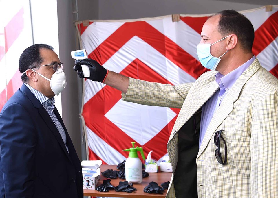 “مدبولي” يتابع الإجراءات المتبعة لمكافحة “كورونا” فى مشروعات المنطقة الحرة بالإسماعيلية 