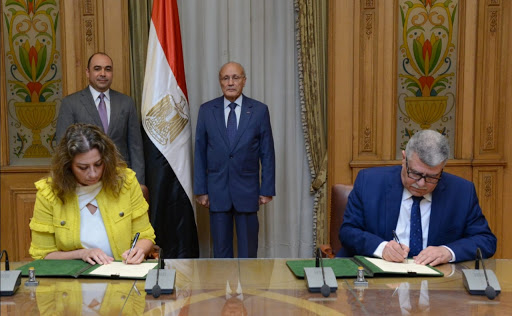 “العربى الإفريقى” يمول عملاء “بنها للصناعات الإليكترونية” لشراء محطات طاقة شمسية