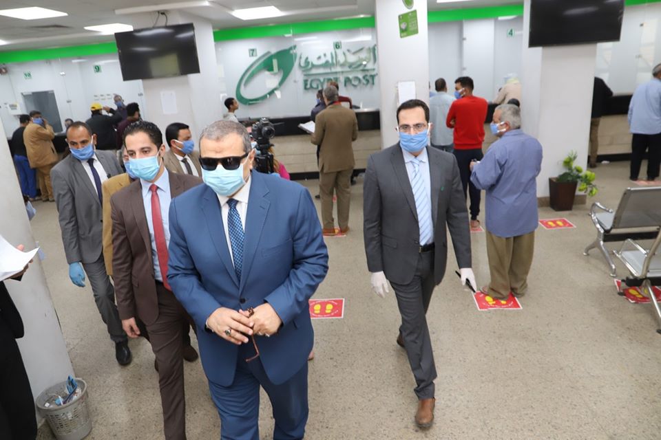 “سعفان” يتابع صرف منحة العمالة غير المنتظمة بمكاتب البريد