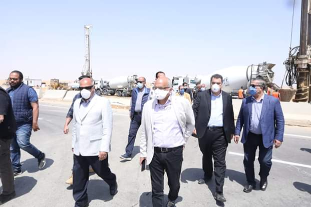 وزير النقل يتابع تنفيذ الإجراءات الاحترازية بمشروعات الطرق فى السويس والإسماعيلية
