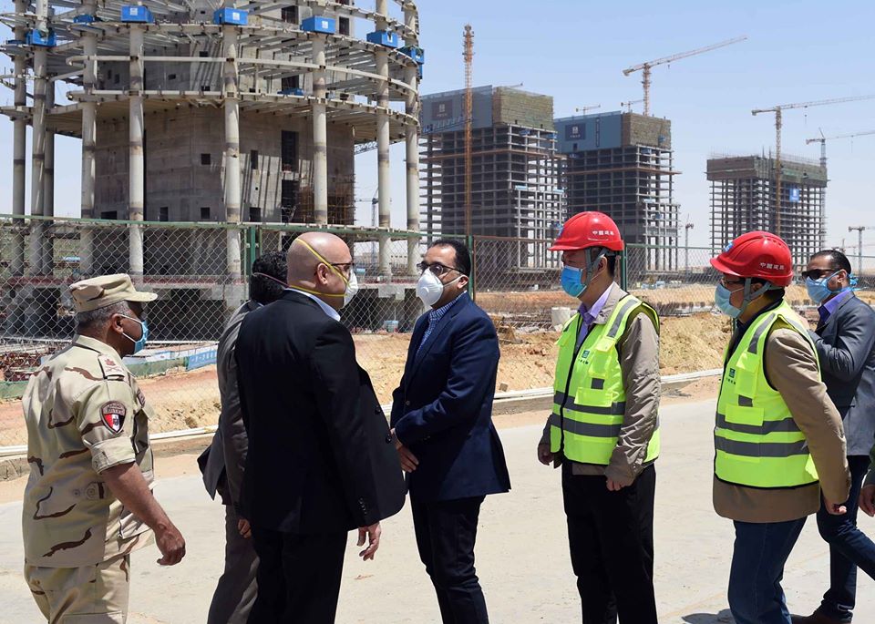 رئيس الوزراء: العمل فى كل المشروعات بكامل الطاقة لتعويض الفترة الماضية