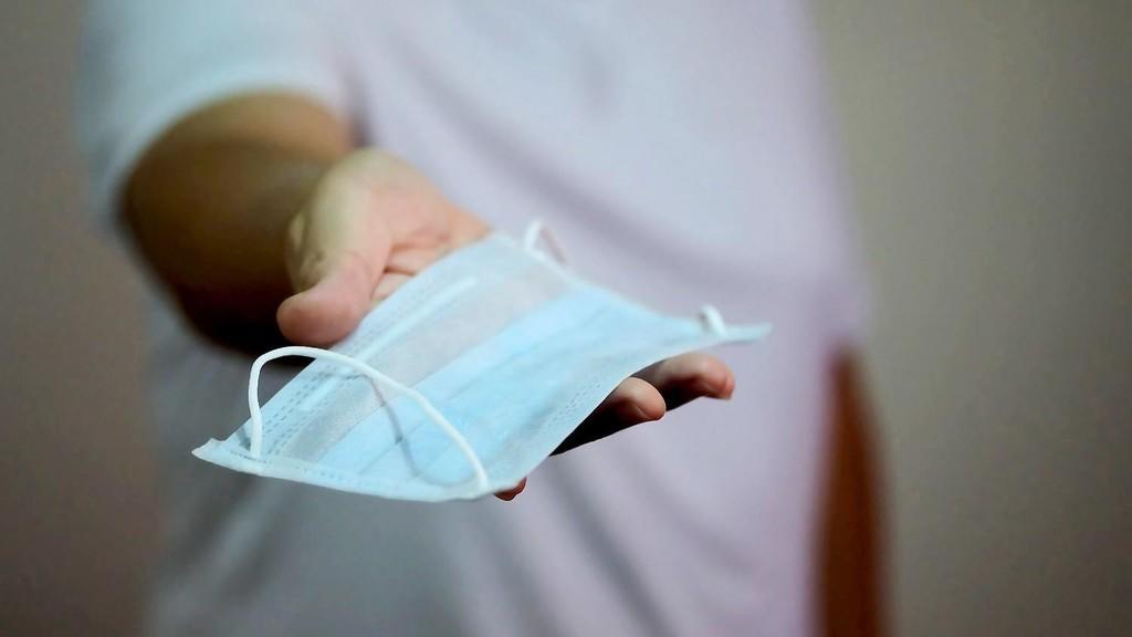 الكمامات ؛ الأقنعة الطبية ؛ المستلزمات الطبية