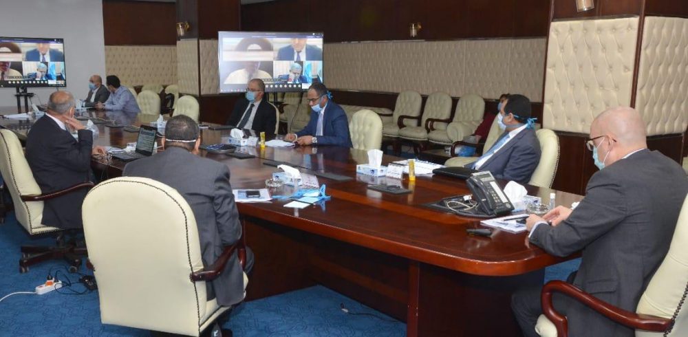 وزير الإسكان: الاستمرار فى تنفيذ المشروعات مع اتخاذ الإجراءات الوقائية لحماية العاملين