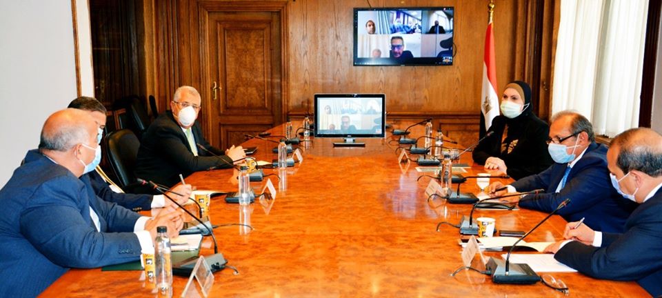 الحكومة تبحث آليات وضع برنامج لتمويل مشروع التحول إلى نظم الرى الحديث