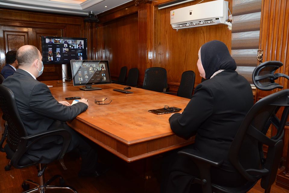 وزيرة الصناعة: ميكنة منظومة الخدمات لتيسير الإجراءات للمستثمرين