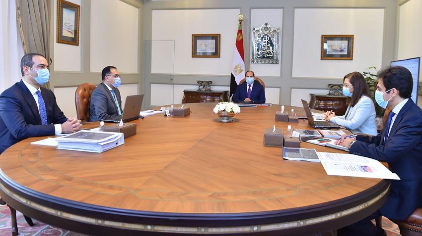 عبد الفتاح السيسى و مصطفى مدبولى و هالة السعيد