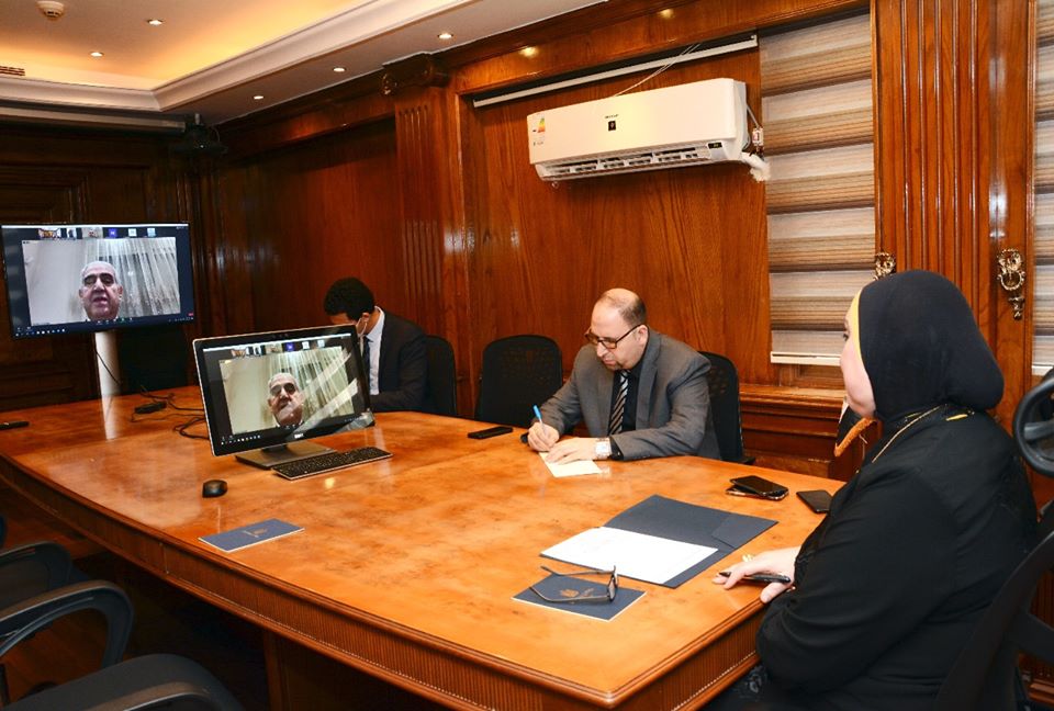 وزيرة الصناعة